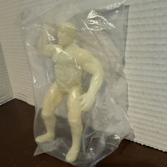1999 Killer Kowalski Glow In The Dark Legends Of Wrestling Action Figure - Picture 2 of 8